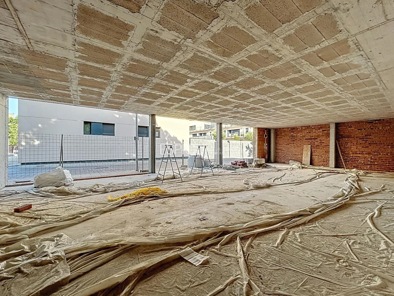 Amplio local en el centro de Teià.