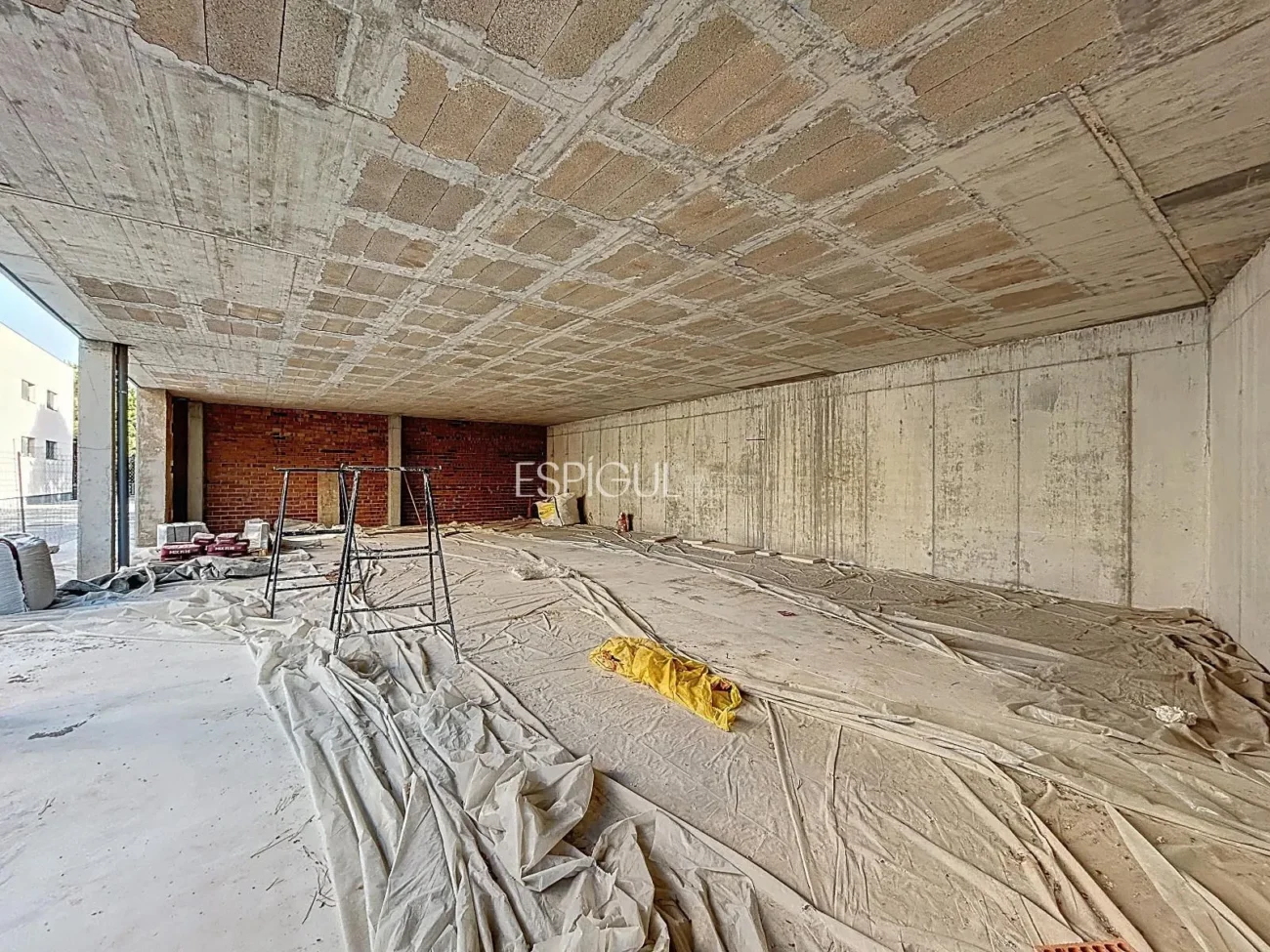 Amplio local en el centro de Teià.