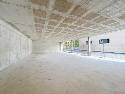 Amplio local en el centro de Teià.