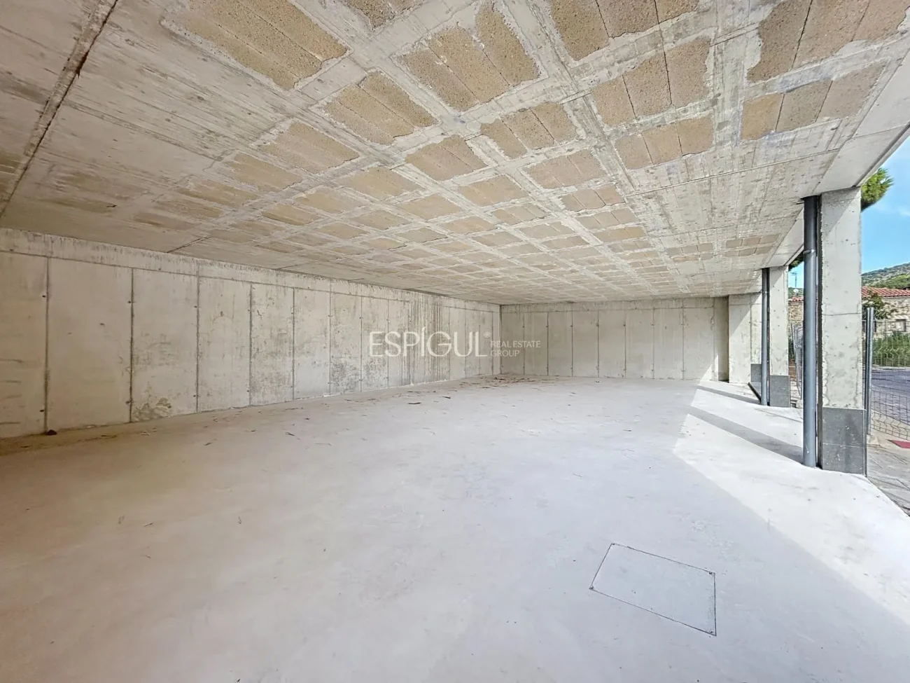 Amplio local en el centro de Teià.