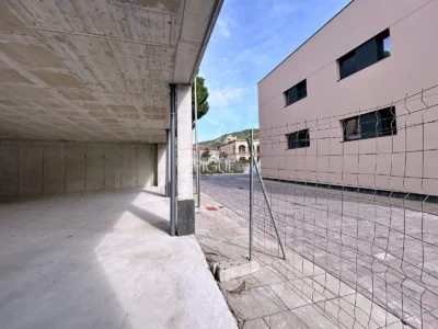 Amplio local en el centro de Teià.