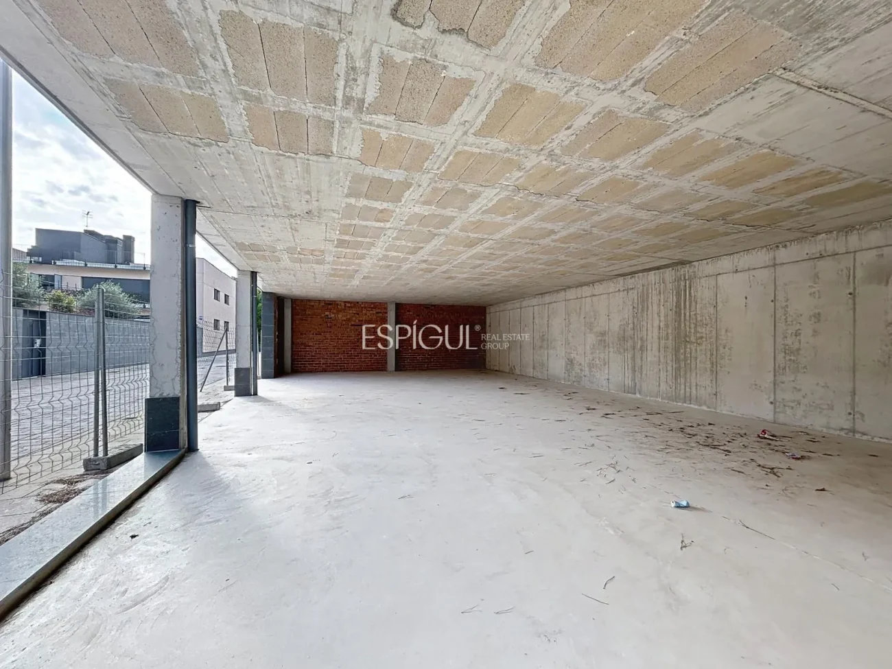 Amplio local en el centro de Teià.