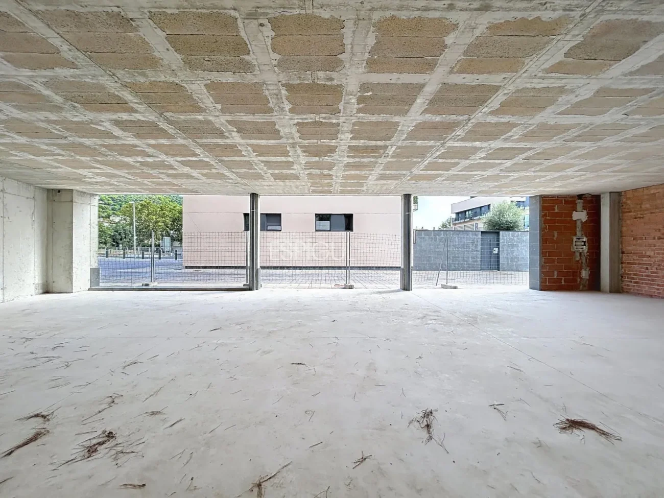 Amplio local en el centro de Teià.