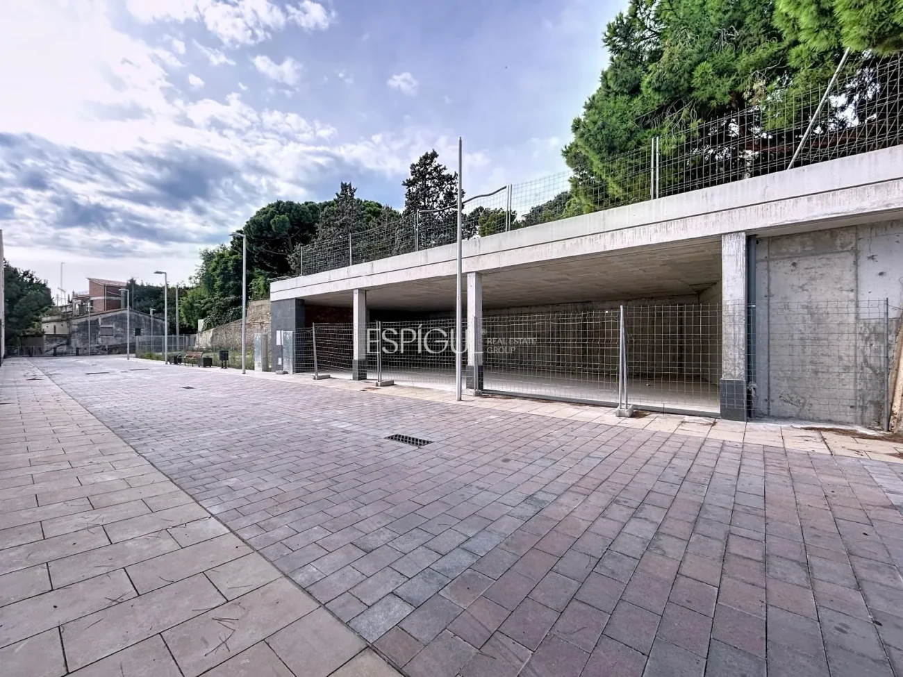 Amplio local en el centro de Teià.