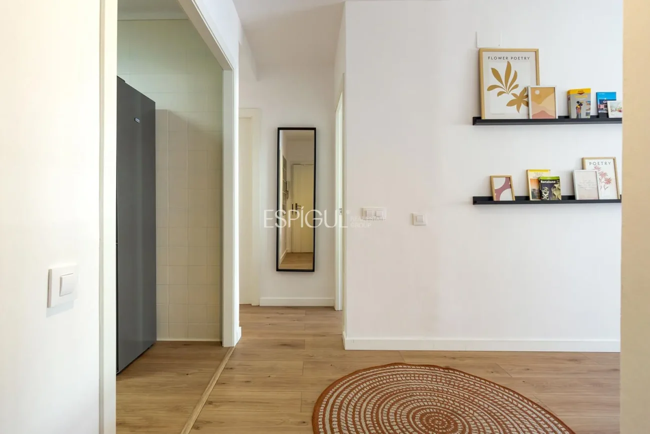 Amplio piso con terraza  a un paso de la estación AVE de Girona