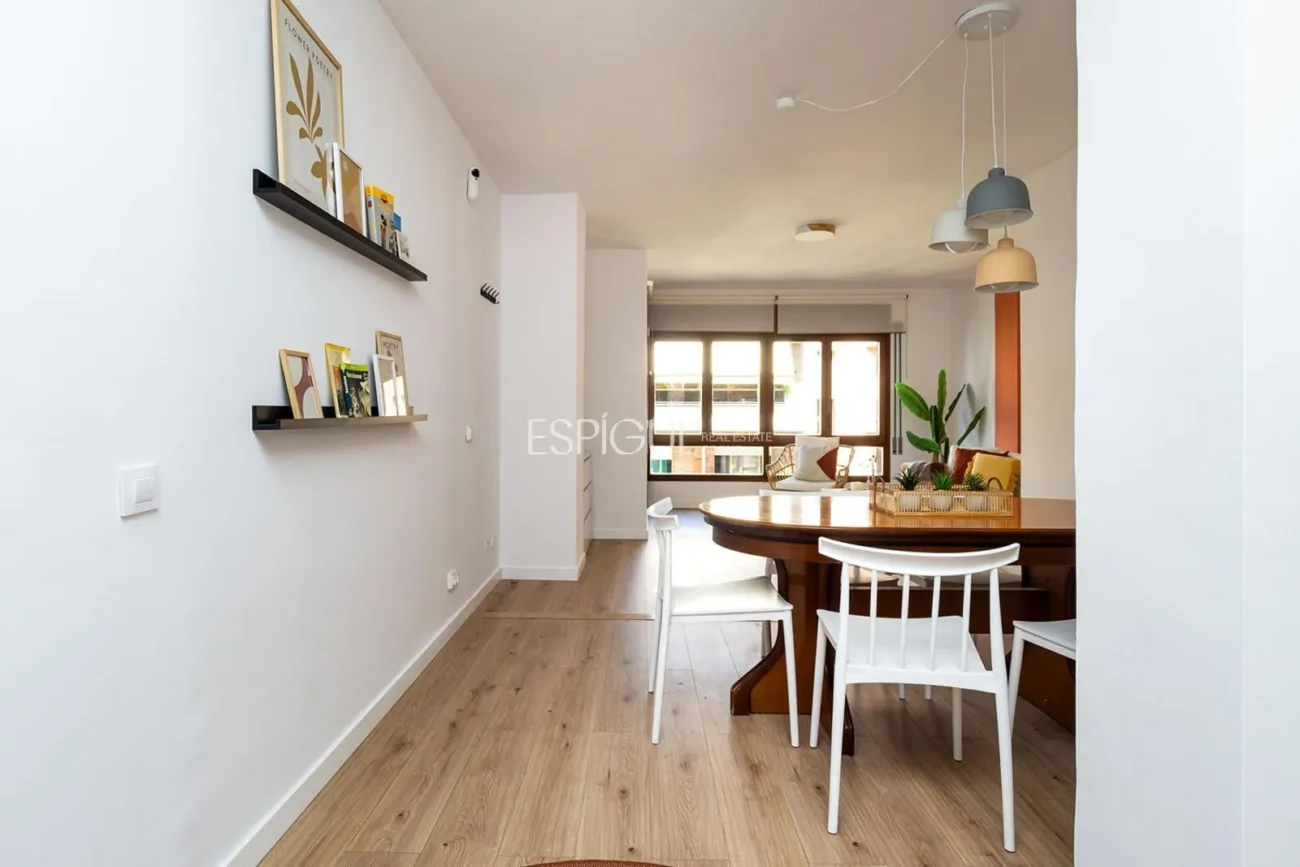 Amplio piso con terraza  a un paso de la estación AVE de Girona