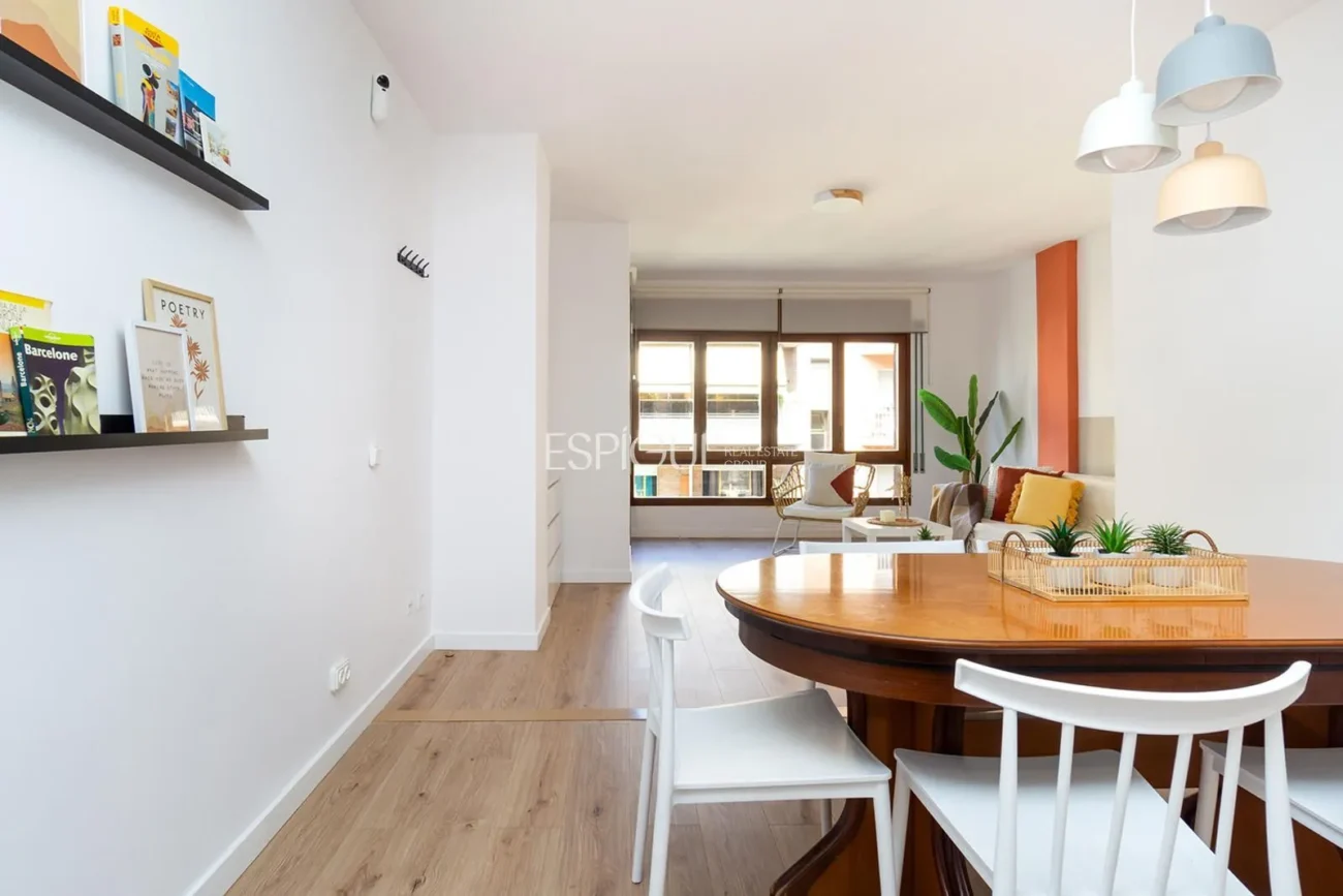 Amplio piso con terraza  a un paso de la estación AVE de Girona