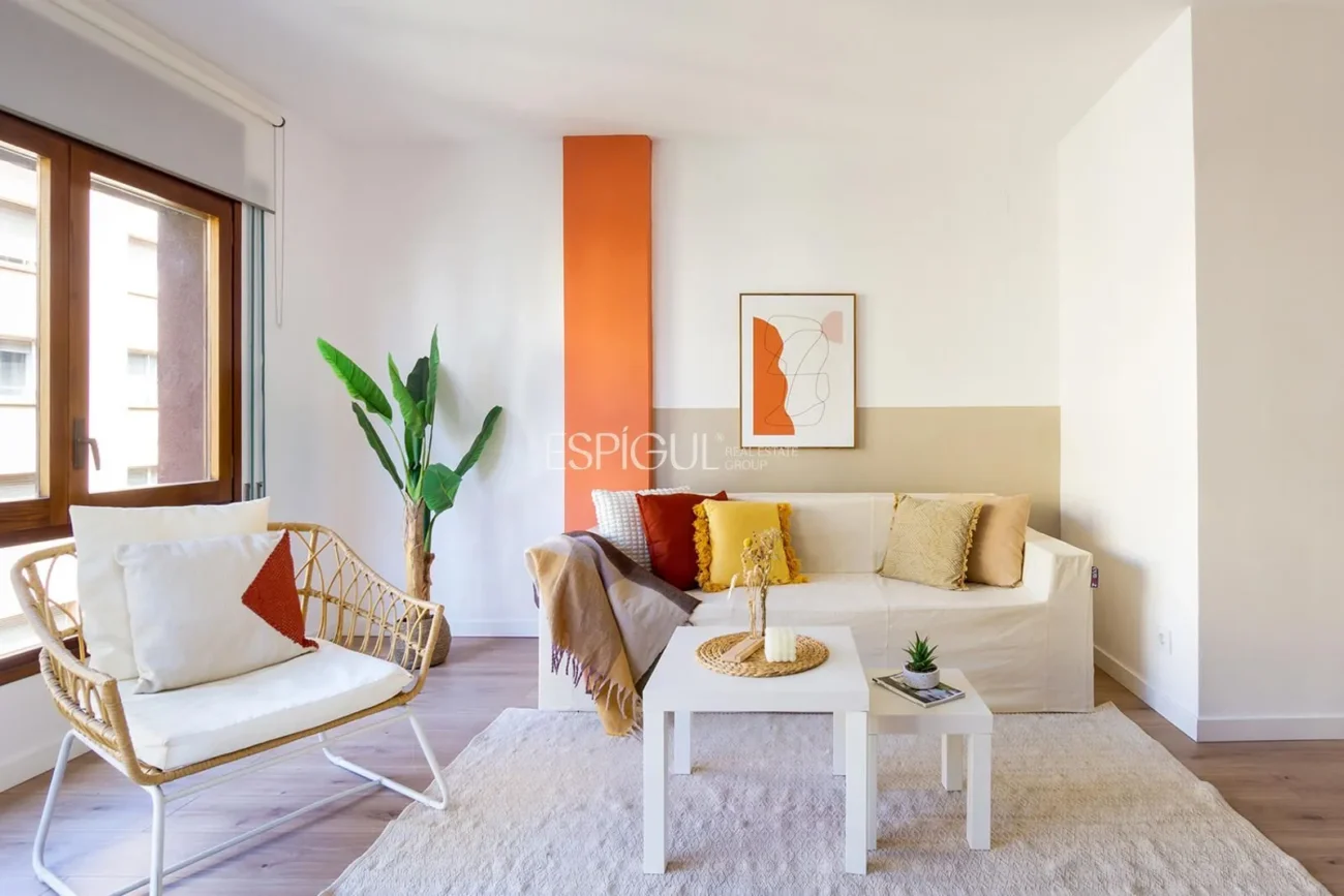 Amplio piso con terraza  a un paso de la estación AVE de Girona