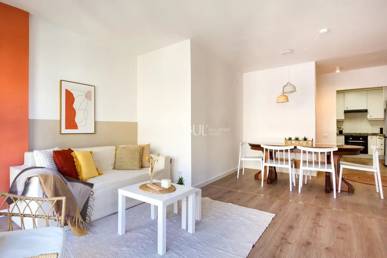 Pis ampli amb terrassa a un pas de l’estació AVE de Girona