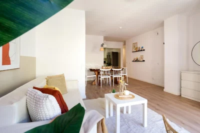 Amplio piso con terraza  a un paso de la estación AVE de Girona