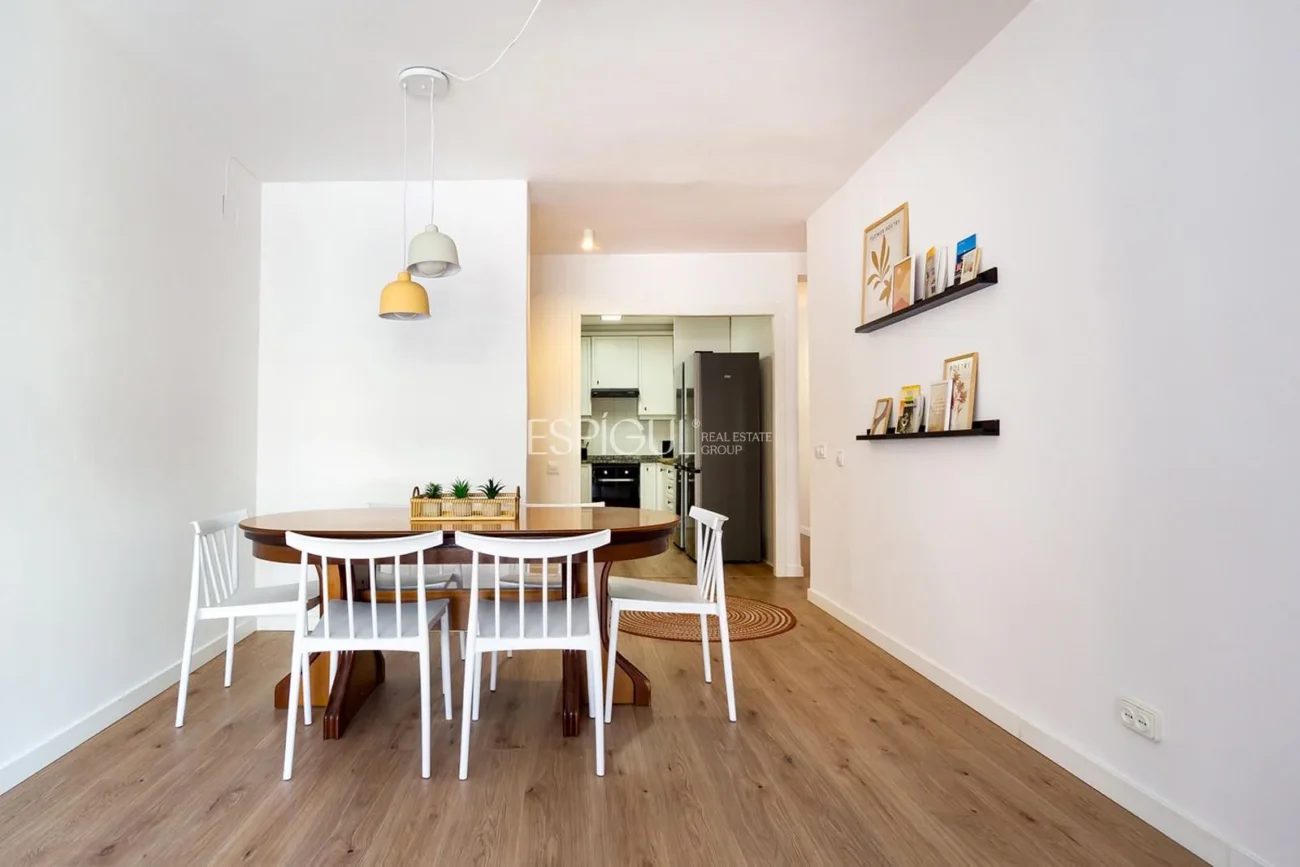 Amplio piso con terraza  a un paso de la estación AVE de Girona