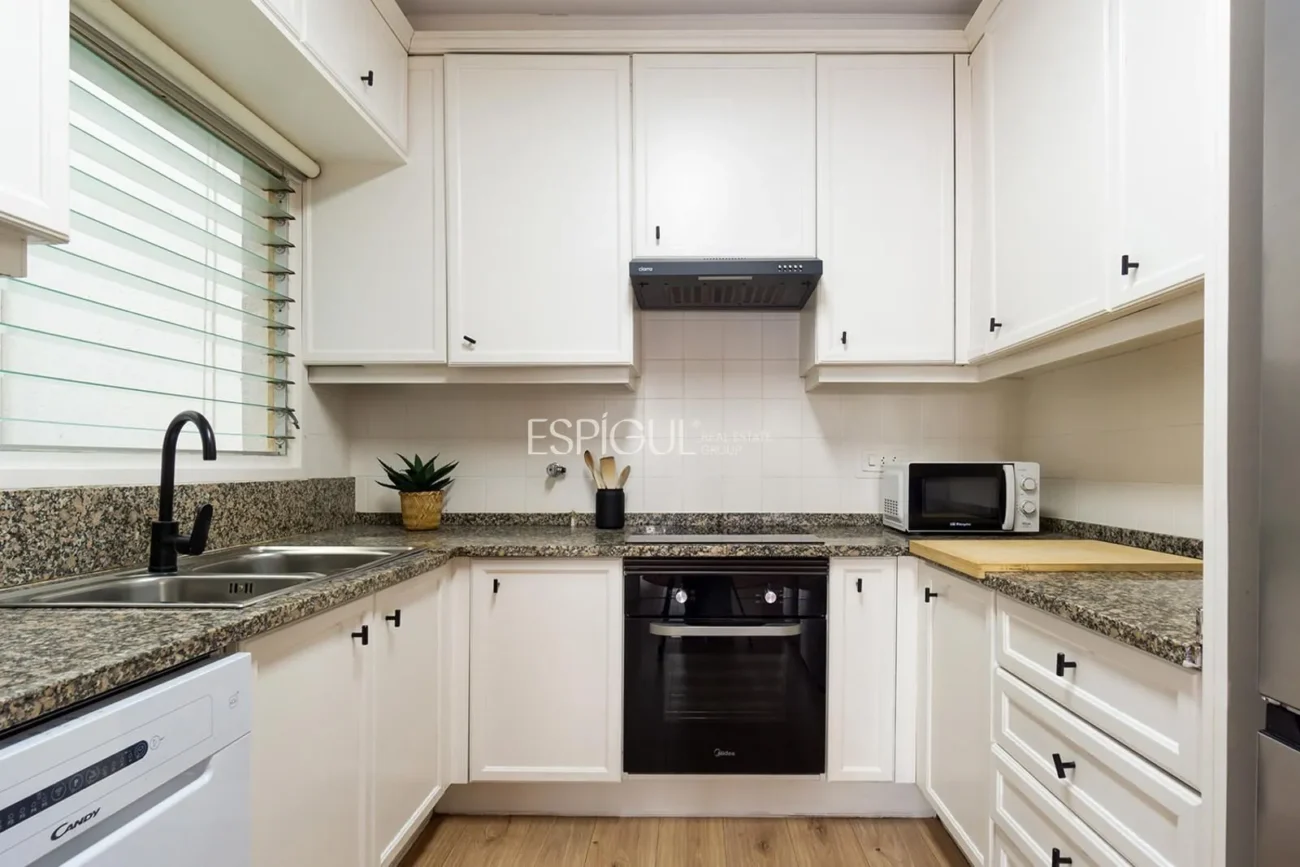 Amplio piso con terraza  a un paso de la estación AVE de Girona