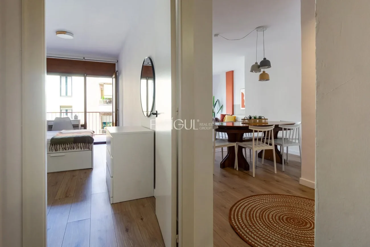 Amplio piso con terraza  a un paso de la estación AVE de Girona