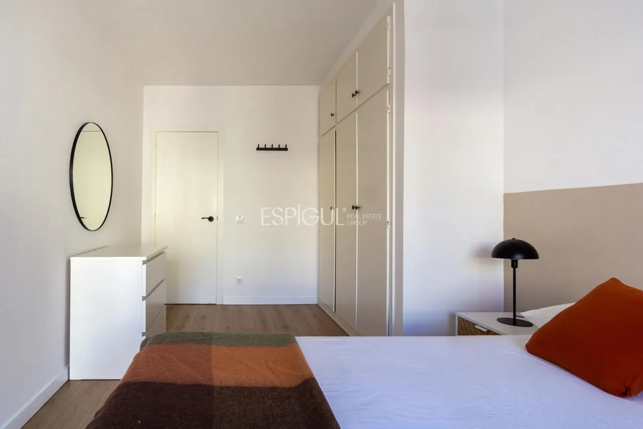 Amplio piso con terraza  a un paso de la estación AVE de Girona