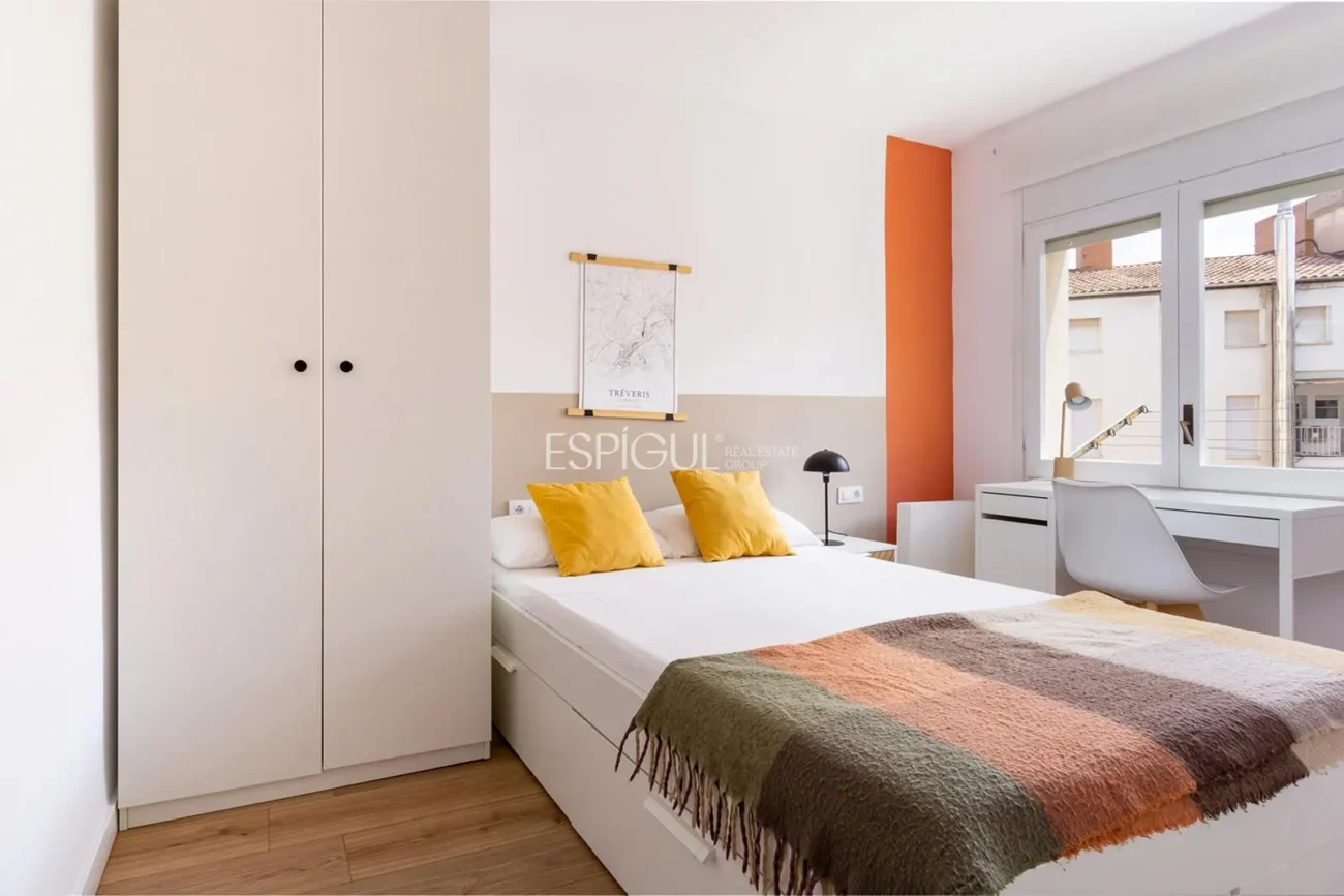 Amplio piso con terraza  a un paso de la estación AVE de Girona