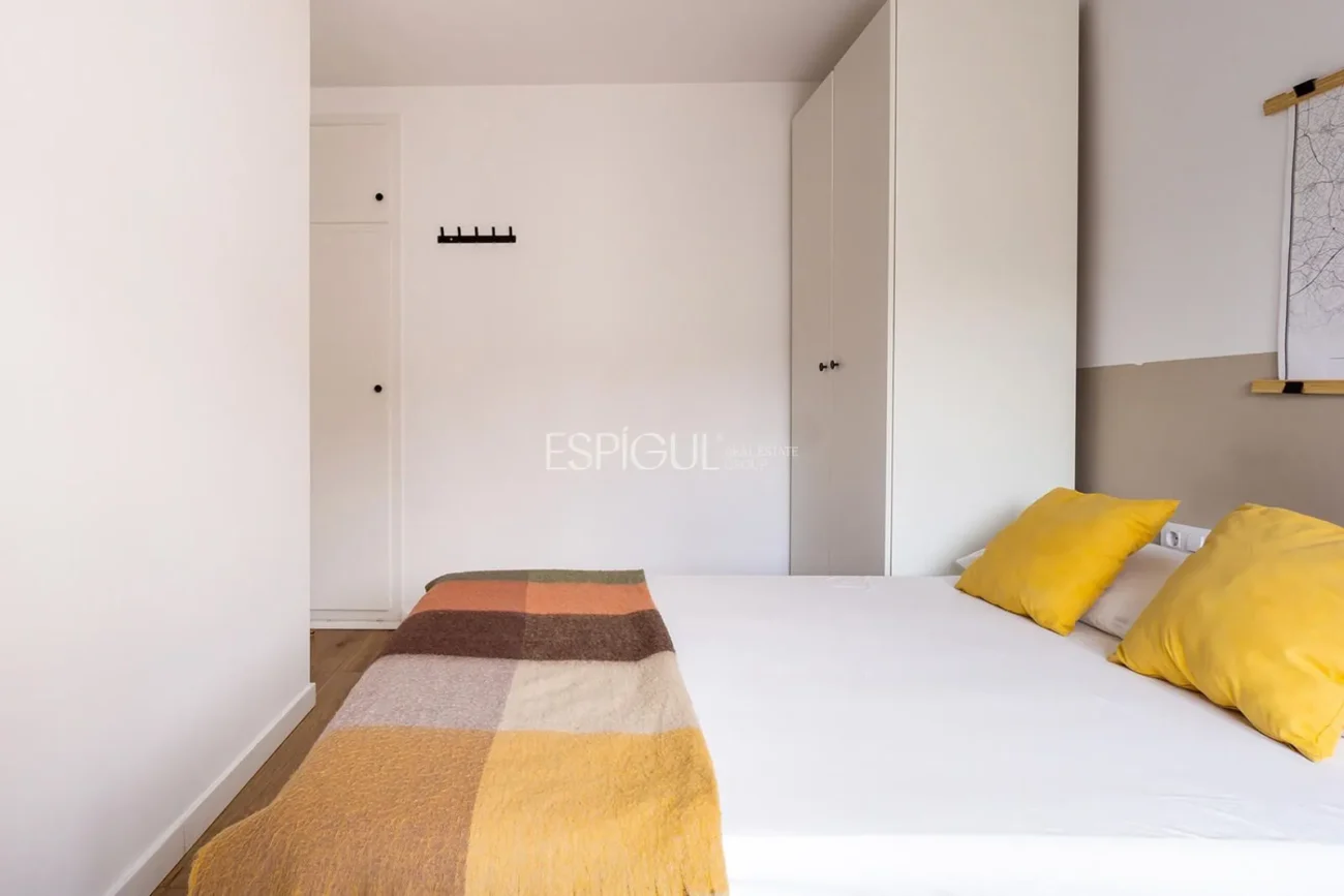 Amplio piso con terraza  a un paso de la estación AVE de Girona