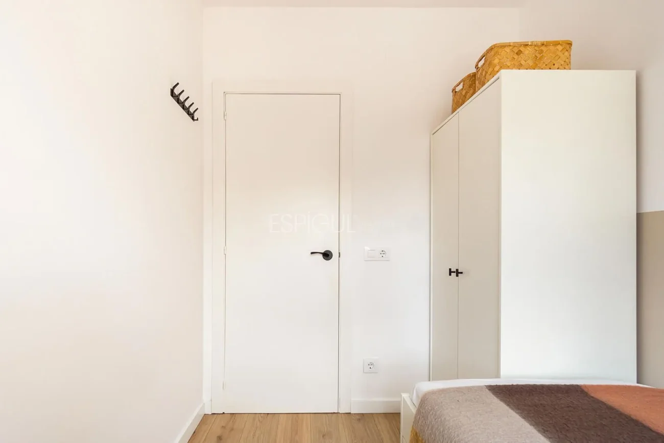 Amplio piso con terraza  a un paso de la estación AVE de Girona