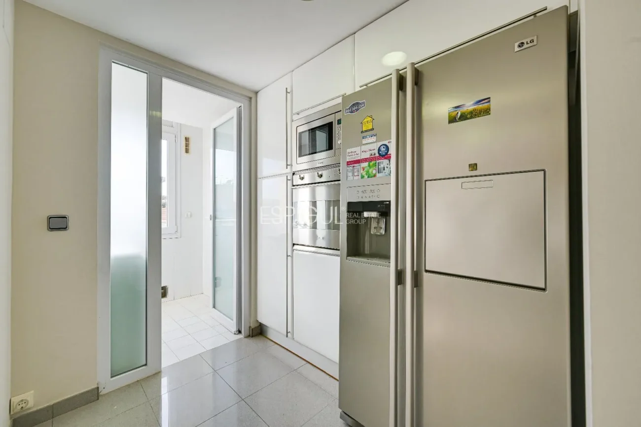 Ático de lujo en Parc Migdia: exclusividad con piscina y vistas únicas en Girona