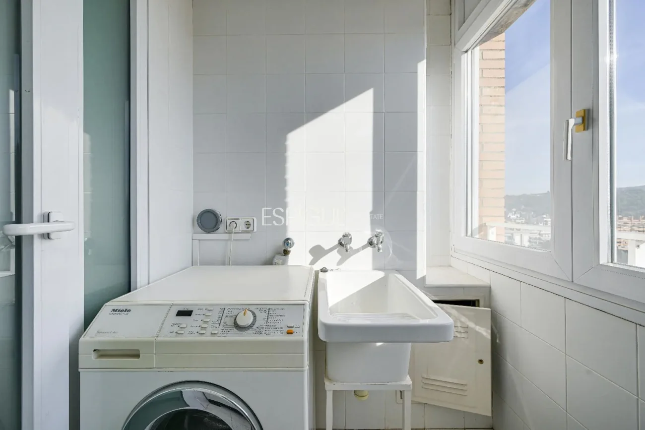 Ático de lujo en Parc Migdia: exclusividad con piscina y vistas únicas en Girona