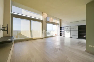 Ático de lujo en Parc Migdia: exclusividad con piscina y vistas únicas en Girona