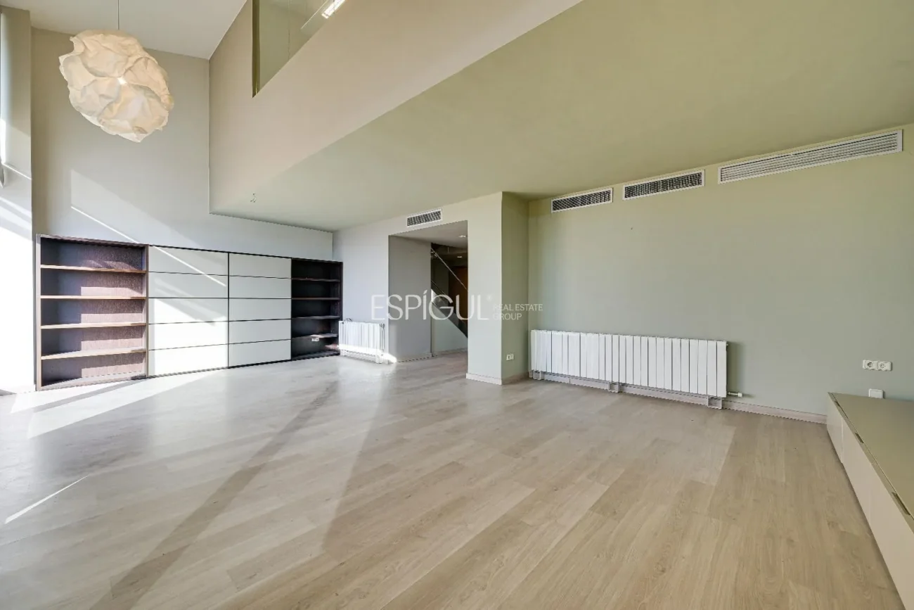 Ático de lujo en Parc Migdia: exclusividad con piscina y vistas únicas en Girona