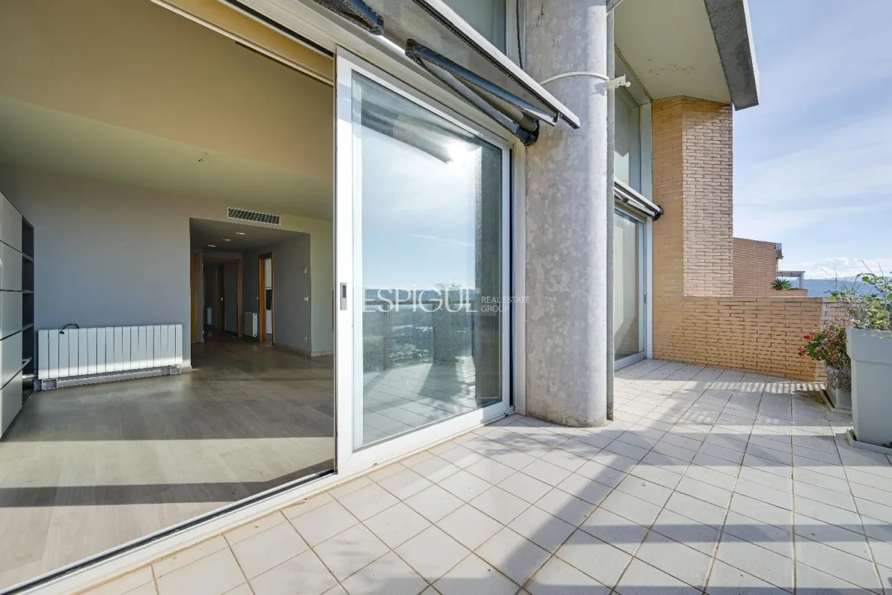 Ático de lujo en Parc Migdia: exclusividad con piscina y vistas únicas en Girona