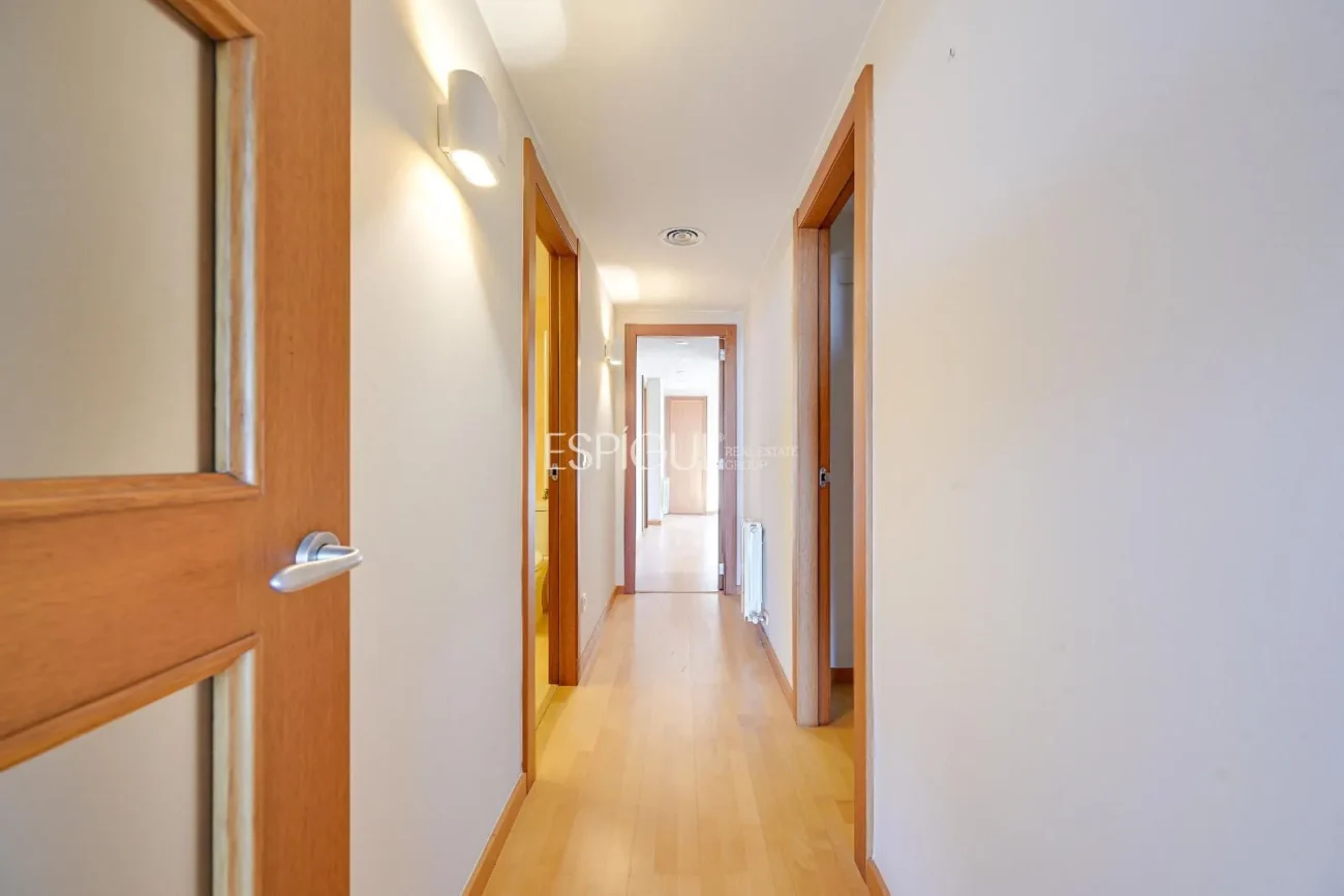 Ático de lujo en Parc Migdia: exclusividad con piscina y vistas únicas en Girona