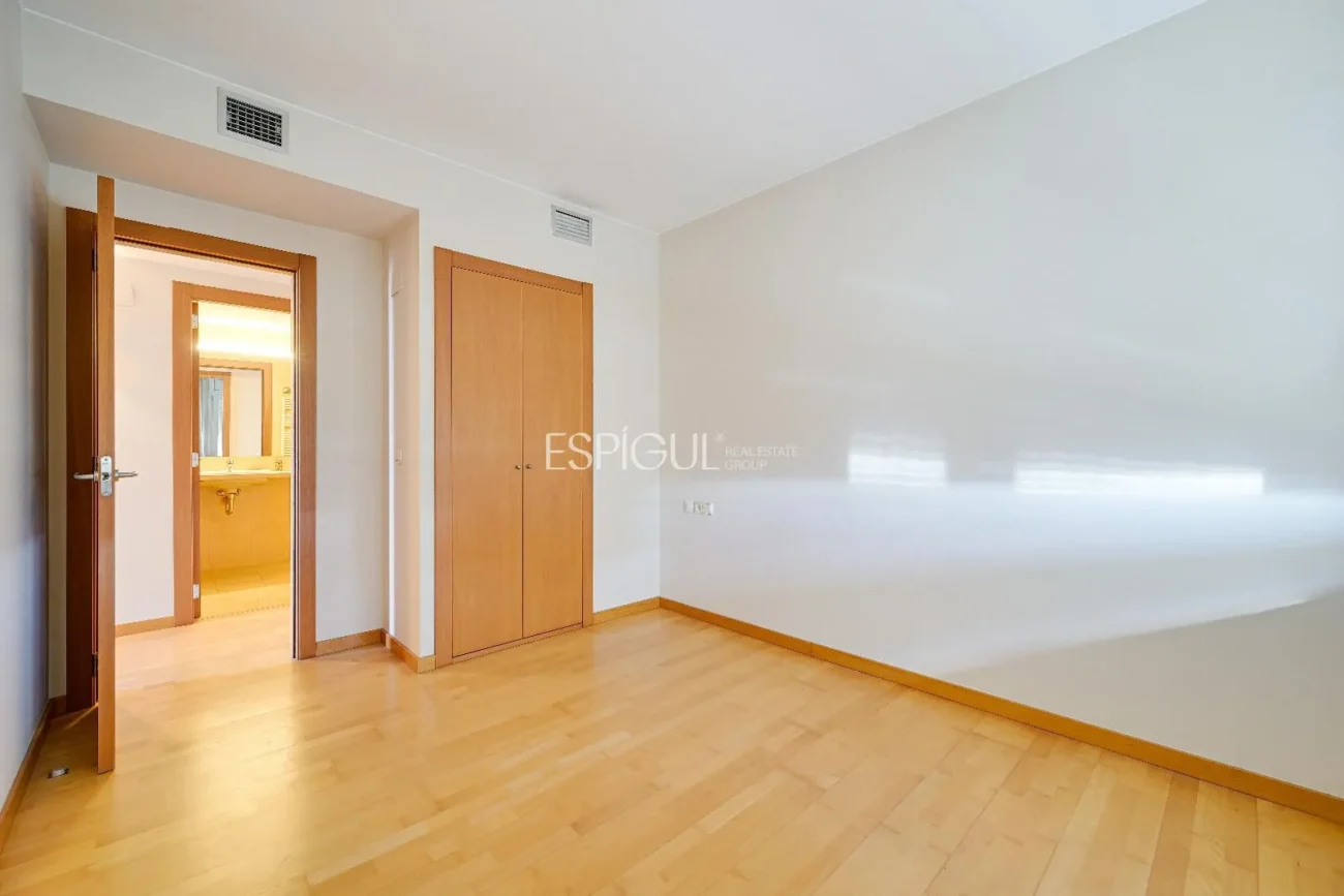 Ático de lujo en Parc Migdia: exclusividad con piscina y vistas únicas en Girona