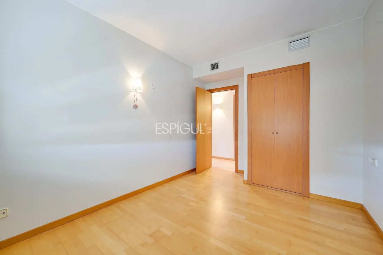 Ático de lujo en Parc Migdia: exclusividad con piscina y vistas únicas en Girona