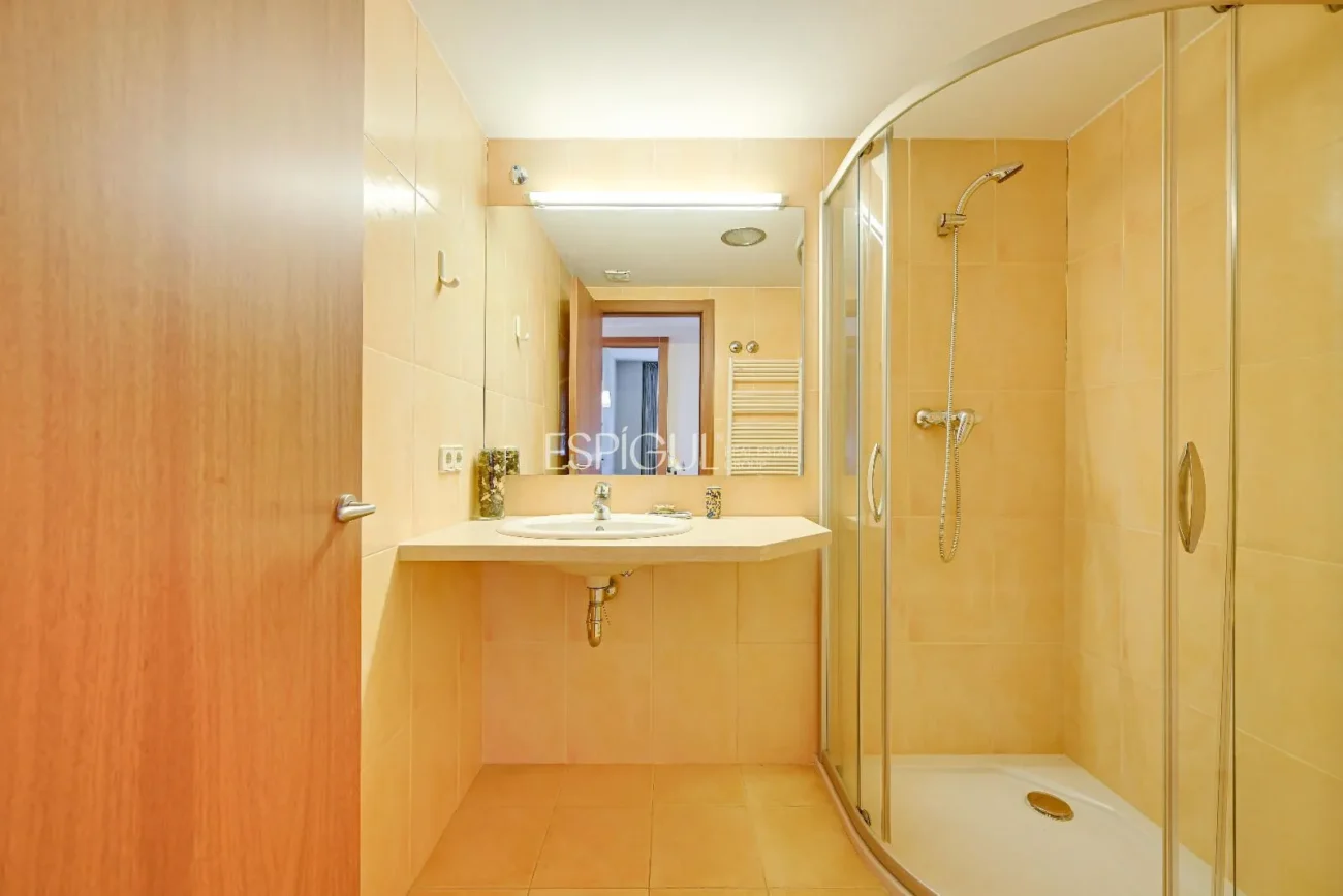 Ático de lujo en Parc Migdia: exclusividad con piscina y vistas únicas en Girona