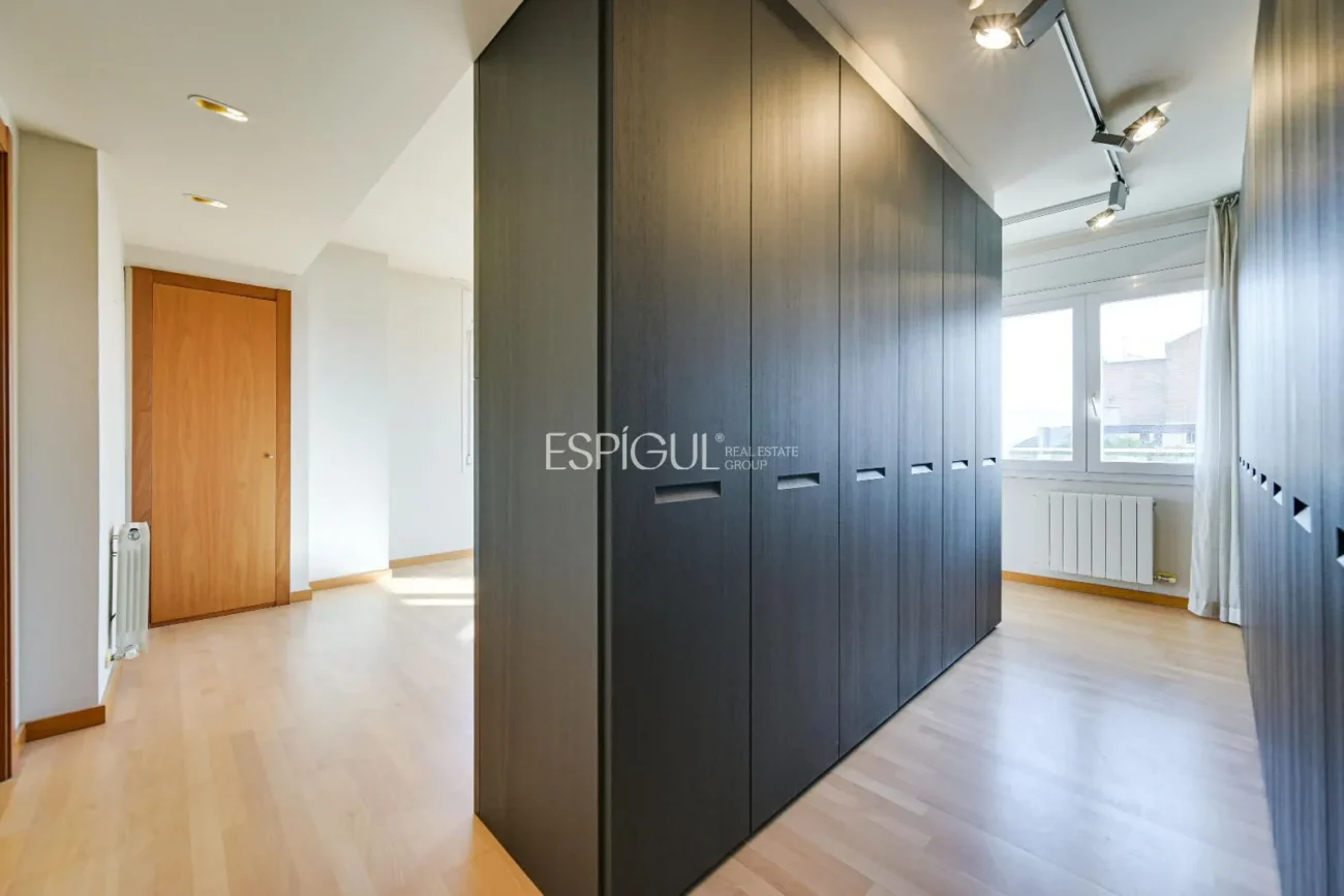 Ático de lujo en Parc Migdia: exclusividad con piscina y vistas únicas en Girona