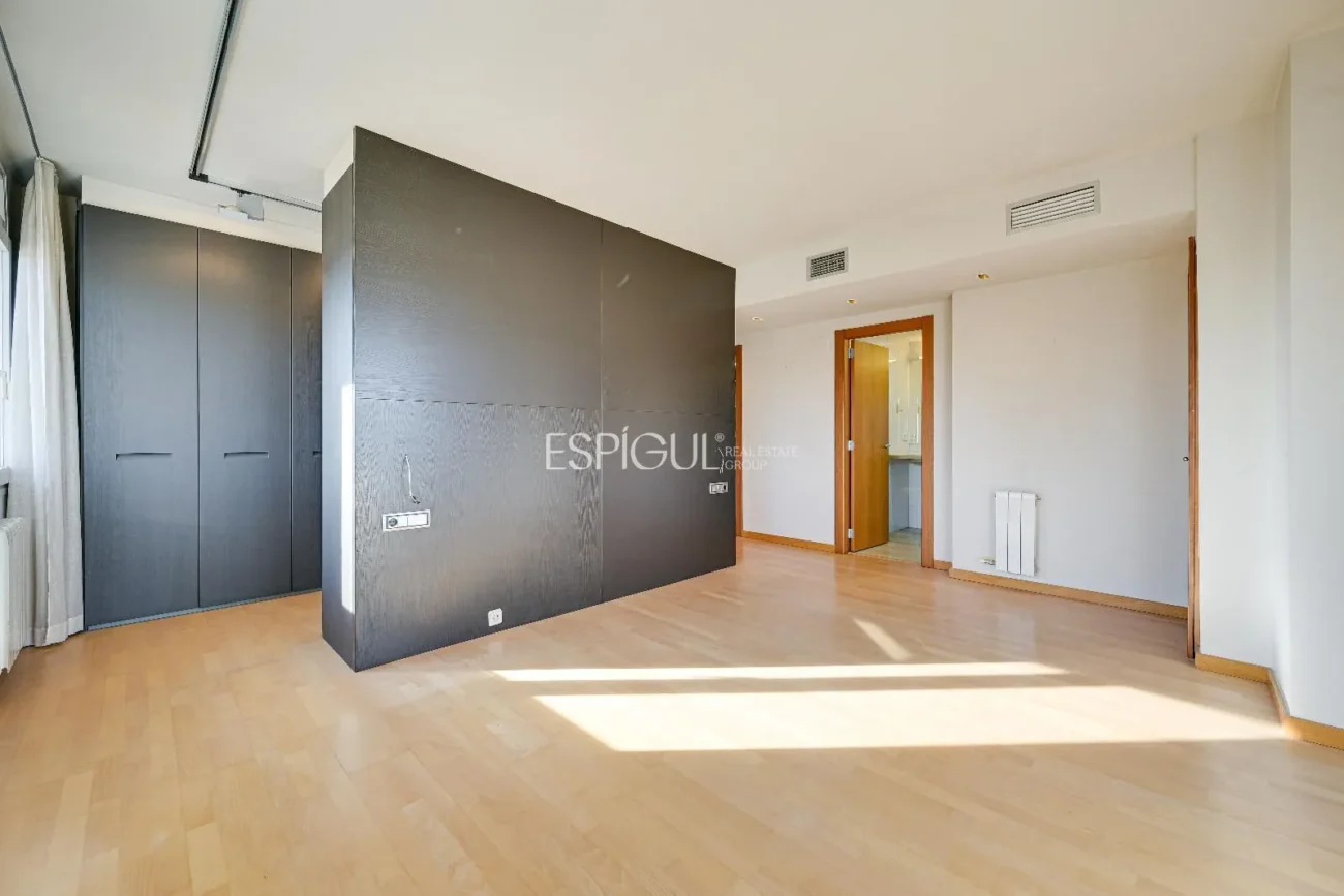 Ático de lujo en Parc Migdia: exclusividad con piscina y vistas únicas en Girona