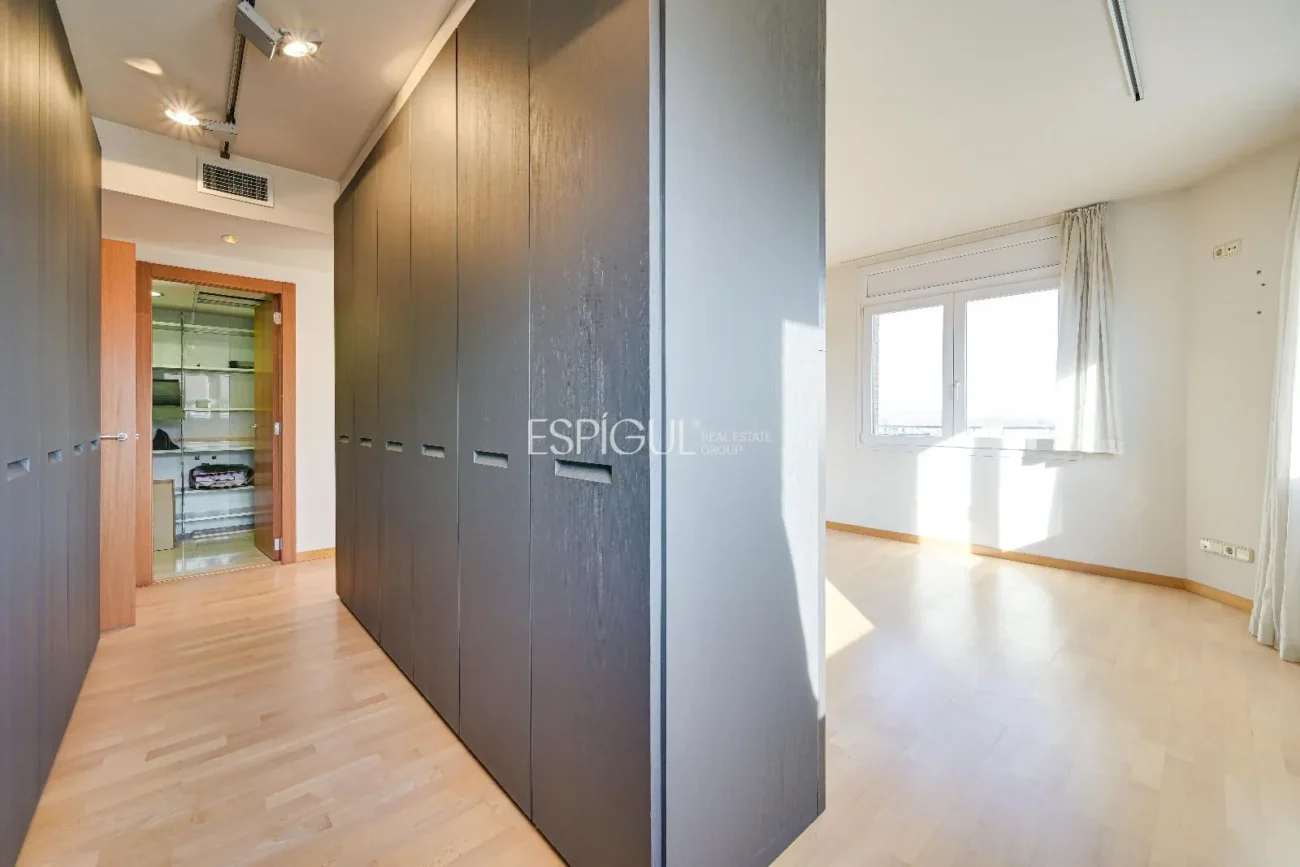 Ático de lujo en Parc Migdia: exclusividad con piscina y vistas únicas en Girona