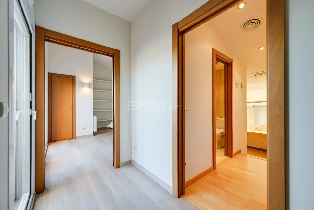 Ático de lujo en Parc Migdia: exclusividad con piscina y vistas únicas en Girona