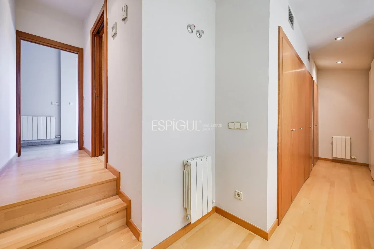 Ático de lujo en Parc Migdia: exclusividad con piscina y vistas únicas en Girona