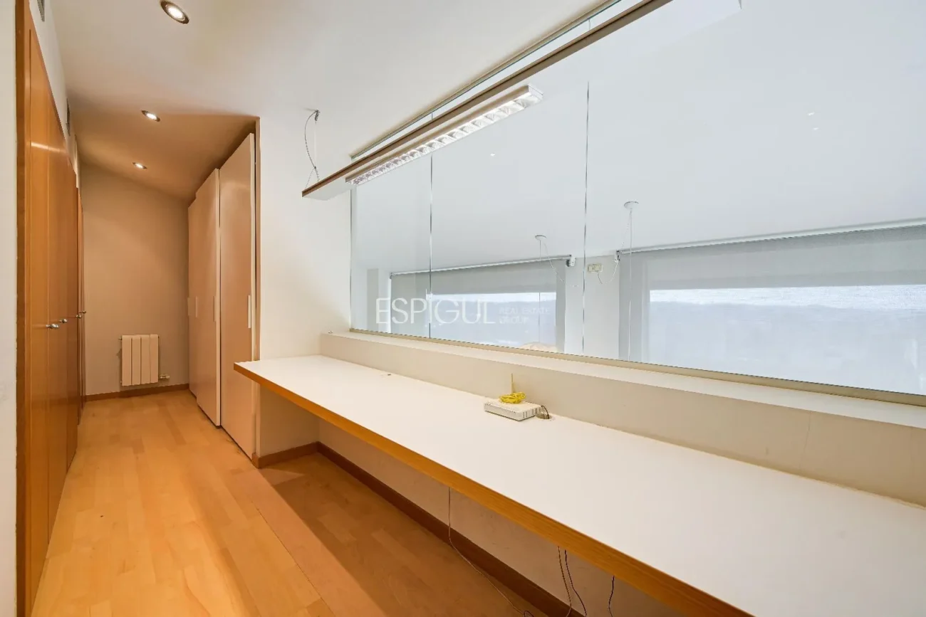 Ático de lujo en Parc Migdia: exclusividad con piscina y vistas únicas en Girona