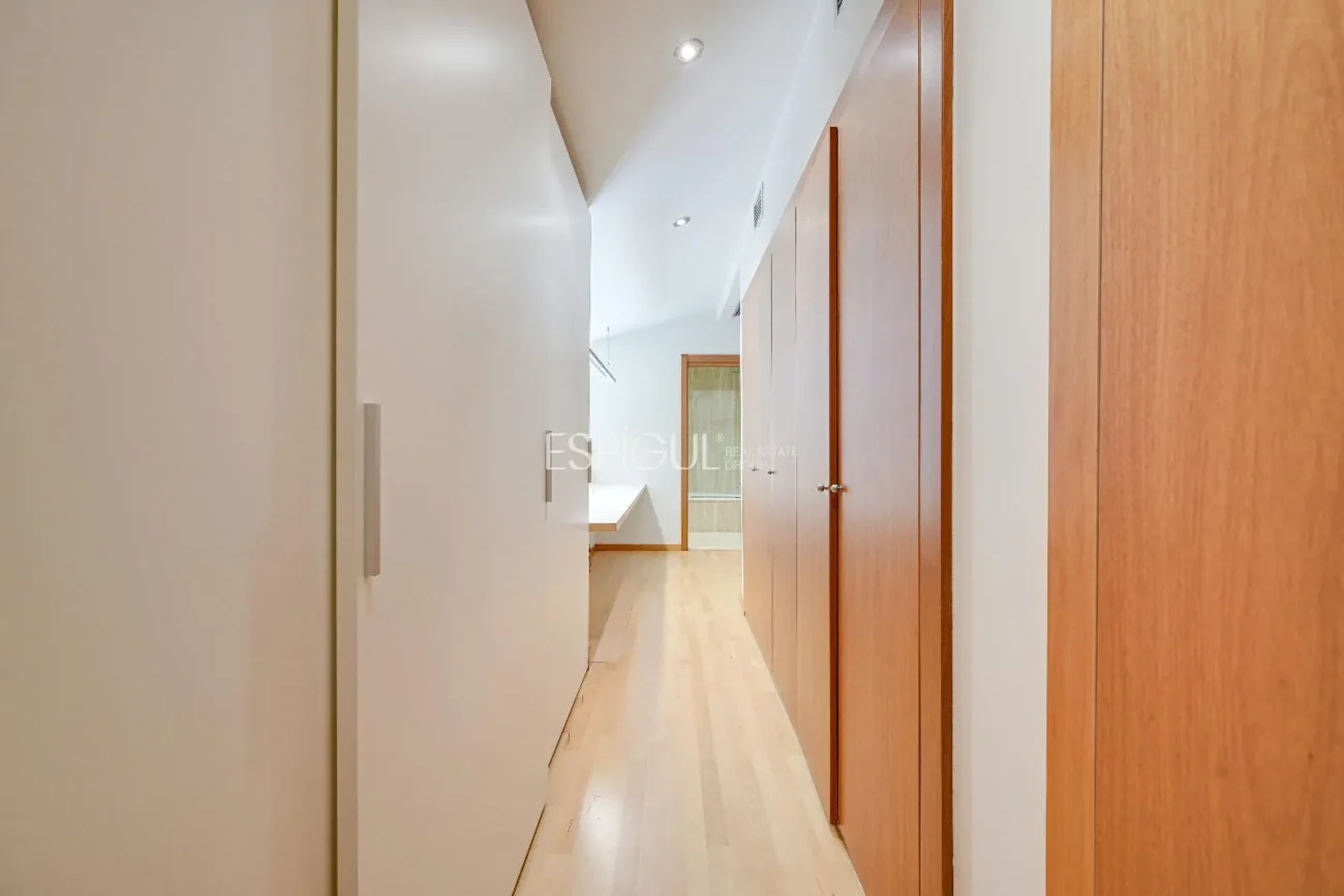 Ático de lujo en Parc Migdia: exclusividad con piscina y vistas únicas en Girona