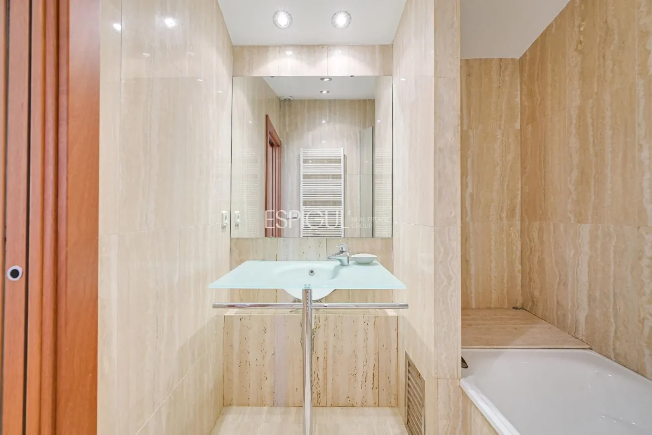 Ático de lujo en Parc Migdia: exclusividad con piscina y vistas únicas en Girona