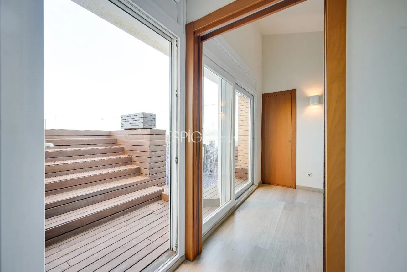 Ático de lujo en Parc Migdia: exclusividad con piscina y vistas únicas en Girona