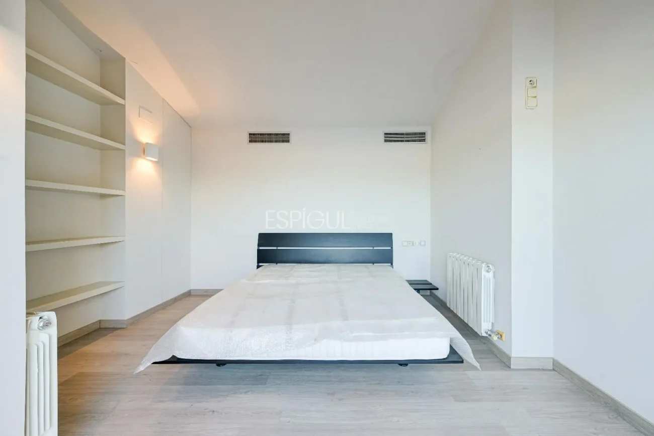 Ático de lujo en Parc Migdia: exclusividad con piscina y vistas únicas en Girona