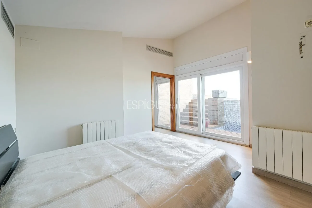 Ático de lujo en Parc Migdia: exclusividad con piscina y vistas únicas en Girona