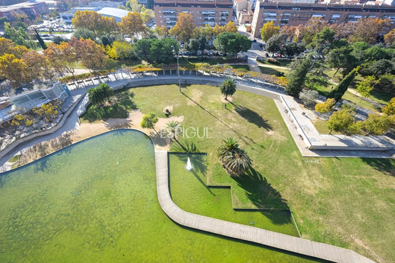 Ático de lujo en Parc Migdia: exclusividad con piscina y vistas únicas en Girona