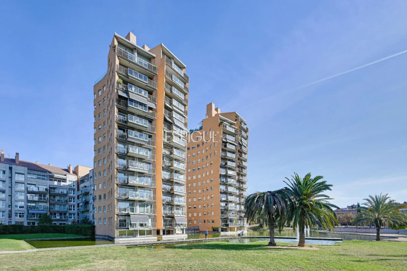Ático de lujo en Parc Migdia: exclusividad con piscina y vistas únicas en Girona