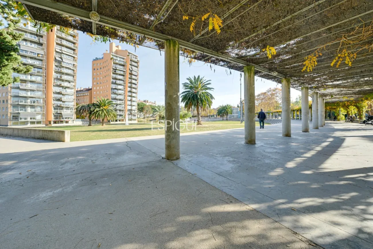Ático de lujo en Parc Migdia: exclusividad con piscina y vistas únicas en Girona
