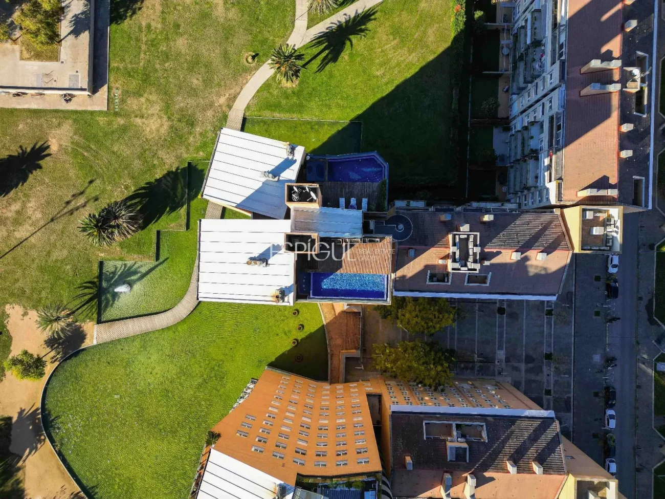Ático de lujo en Parc Migdia: exclusividad con piscina y vistas únicas en Girona