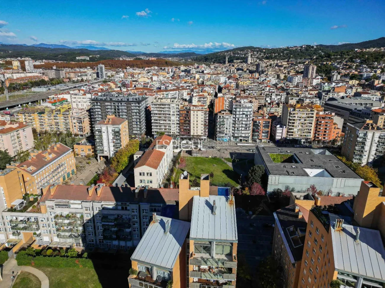 Ático de lujo en Parc Migdia: exclusividad con piscina y vistas únicas en Girona