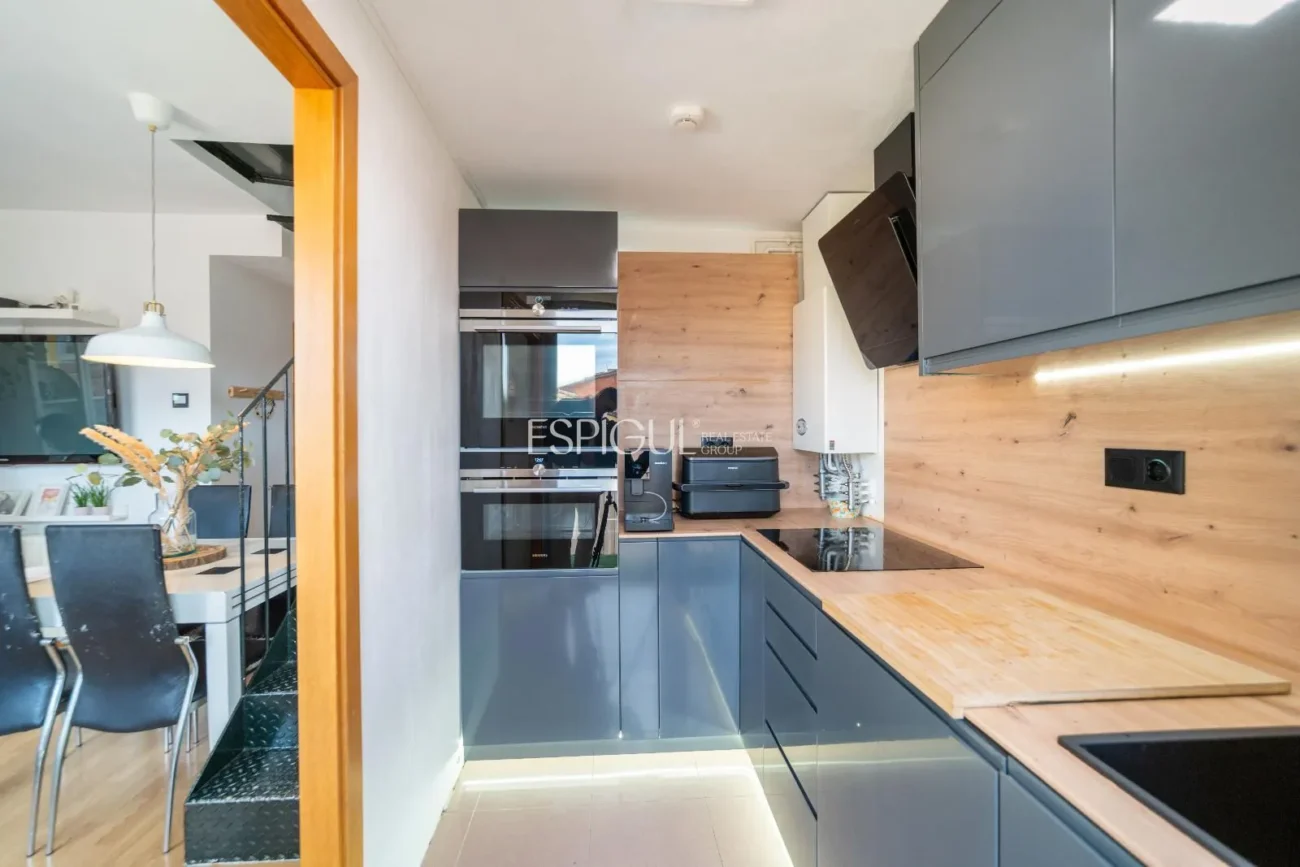 Ático Dúplex con Terraza en Salt