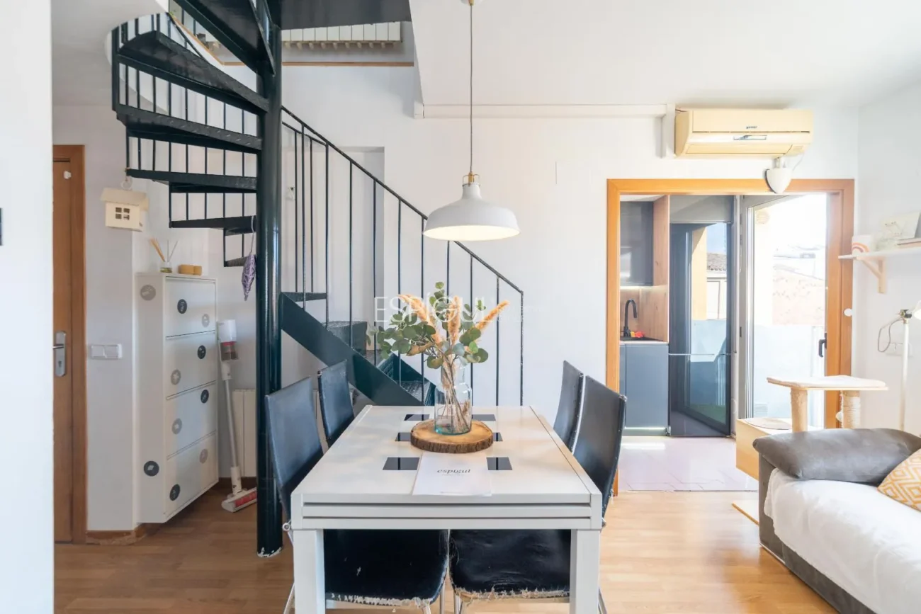 Ático Dúplex con Terraza en Salt