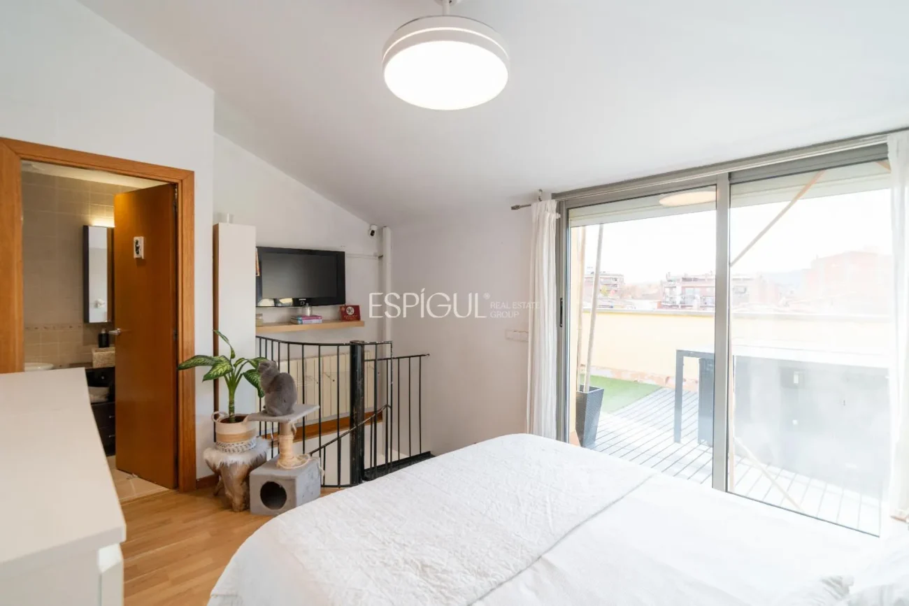 Ático Dúplex con Terraza en Salt