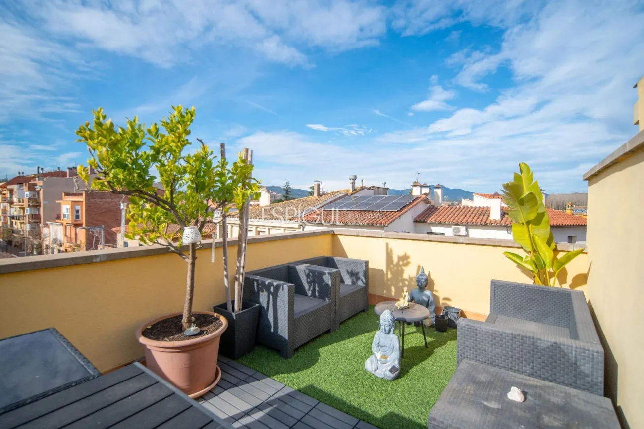 Ático Dúplex con Terraza en Salt